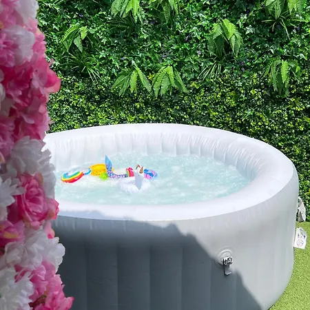 Romantic Tiny House Private Jacuzzi Cinema Netflix *