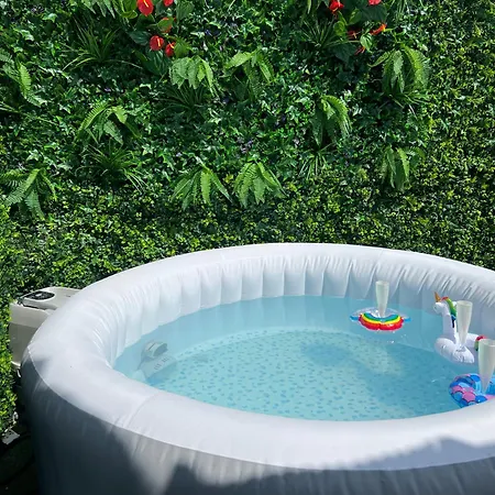 Apartment Romantic Tiny House Private Jacuzzi Cinema Netflix