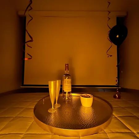 Romantic Tiny House Private Jacuzzi Cinema Netflix Apartment Lens