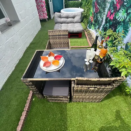 Apartment Romantic Tiny House Private Jacuzzi Cinema Netflix
